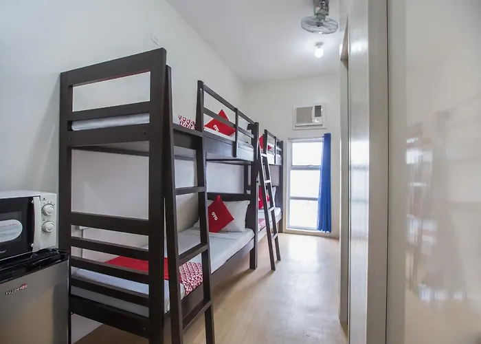 Oyo 699 Forbes Hall Hotel
