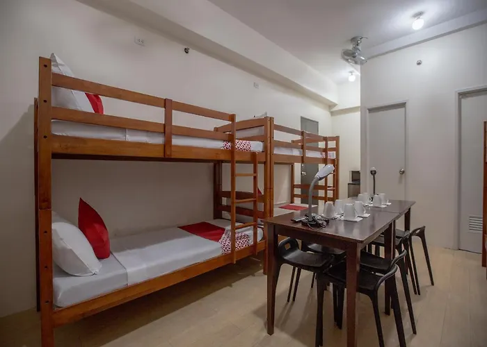 Oyo 699 Forbes Hall Hotel