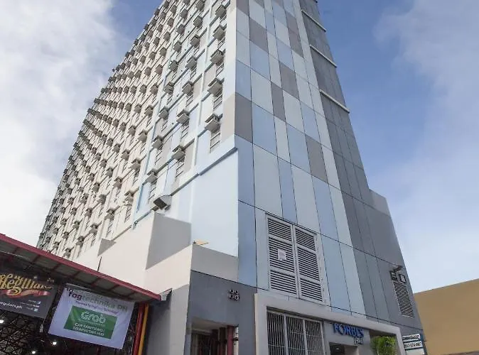 Oyo 699 Forbes Hall Hotel Manille