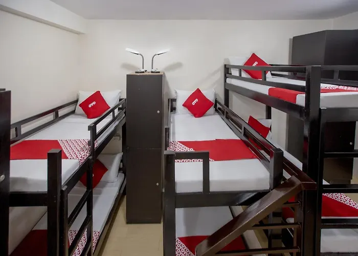Hotel Oyo 699 Forbes Hall 2*