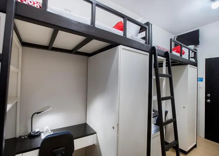 Oyo 699 Forbes Hall Hotel