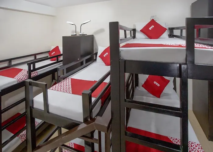 Hotel Oyo 699 Forbes Hall Manille