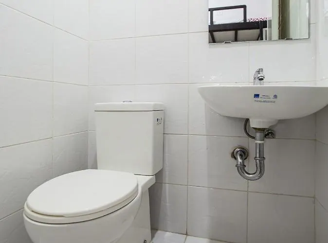 Hotel Oyo 699 Forbes Hall