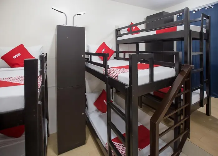Oyo 699 Forbes Hall Hotel Manille