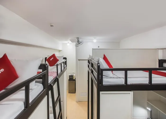Hotel Oyo 699 Forbes Hall 2*
