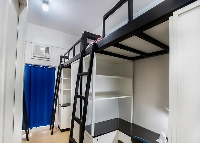 Oyo 699 Forbes Hall Hotel