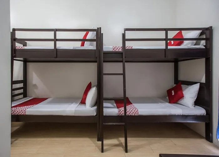 Hotel Oyo 699 Forbes Hall Manille